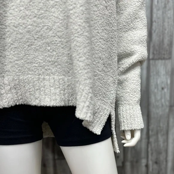 ⭐️UGG Cecilia V-neck Pullover in Cream [723] - Picture 4 of 8